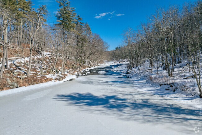 Located in the southern parts of Durham, Lampray River runs through the winding residential roads.