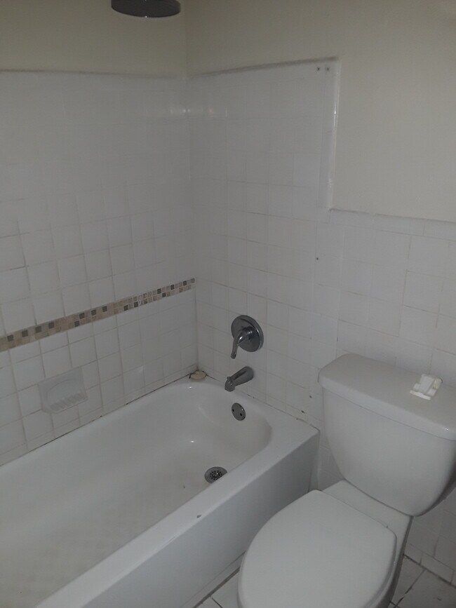 1407 Holly Heights Dr unit 3, Fort Lauderdale, FL 33304 - photo 6