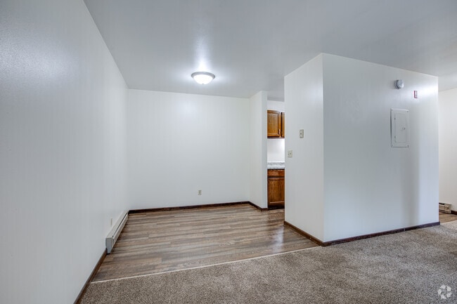Half Moon Lake Apartments, Eau Claire, WI 54703 - photo 6
