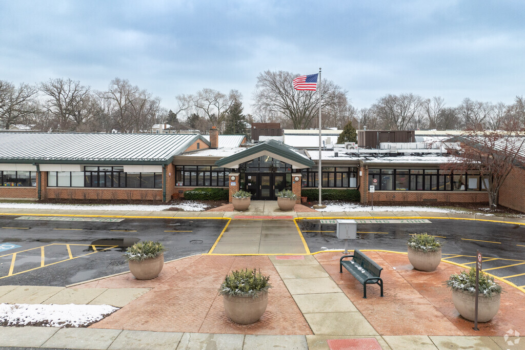 Kipling Elementary School is a public school located in Deerfield.