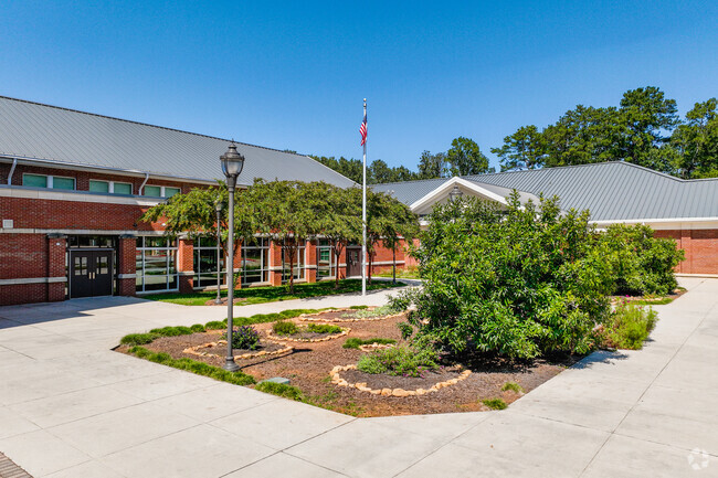 Mableton Elementary School has a student-teacher ratio of 13:1 in Mableton, GA.