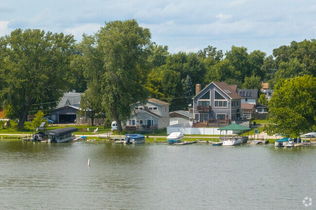 With access to Lakes Marie and Tranquility, residents here have nature at their doorstep.