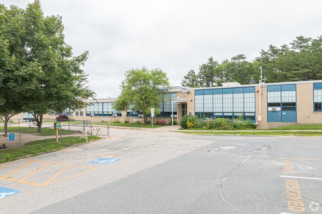 Welcome to Charlestown Elementary School located in Charlestown, RI.