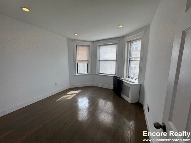 11 Peterborough St unit 26, Boston, MA 02215 - photo 6