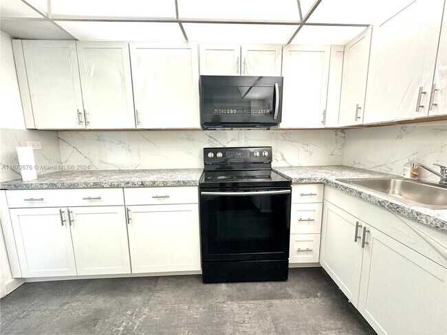 Winston Towers 100, Sunny Isles Beach, FL 33160 - photo 4