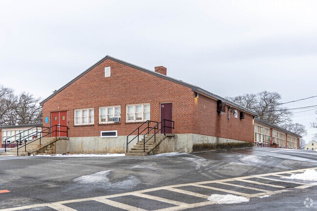 Oakdale Elementary School is located in Dedham.