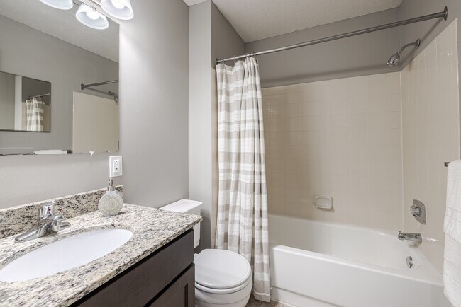 Royal Oaks Apartments, Eagan, MN 55122 - photo 7