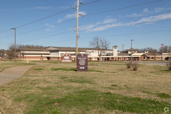 Jenks West Intermediate serves students in grades 5th through 6th grades.