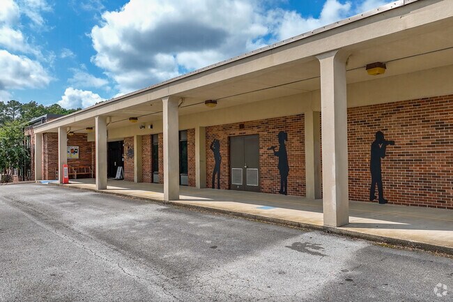 Naomi Elementary School is located at 4038 E Highway 136, La Fayette, GA 30728.