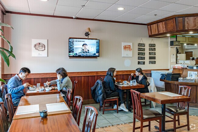 Lee’s Sushi in Packanack Lake, NJ, is loved for its fresh and artfully prepared sushi.