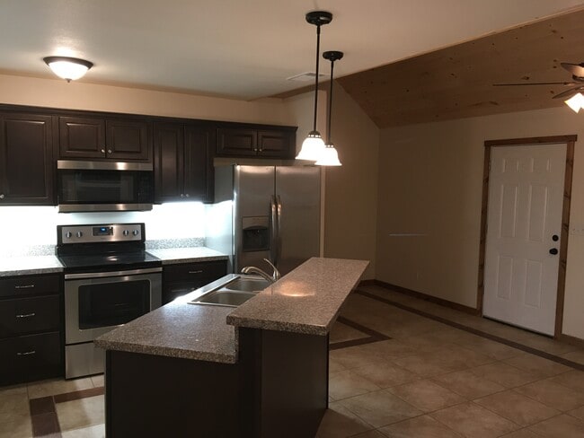 beautiful nearly new (1 yr old) kitchen