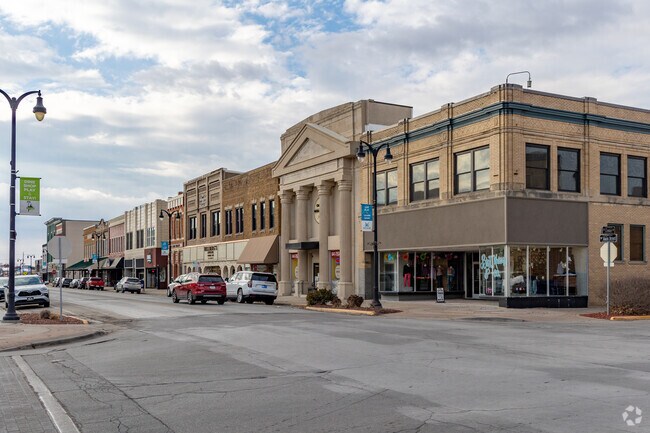 Marshalltown's downtown square features a vibrant, bustling commercial culture.