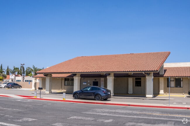 The Phoenix School gets a B+ rating from Niche.