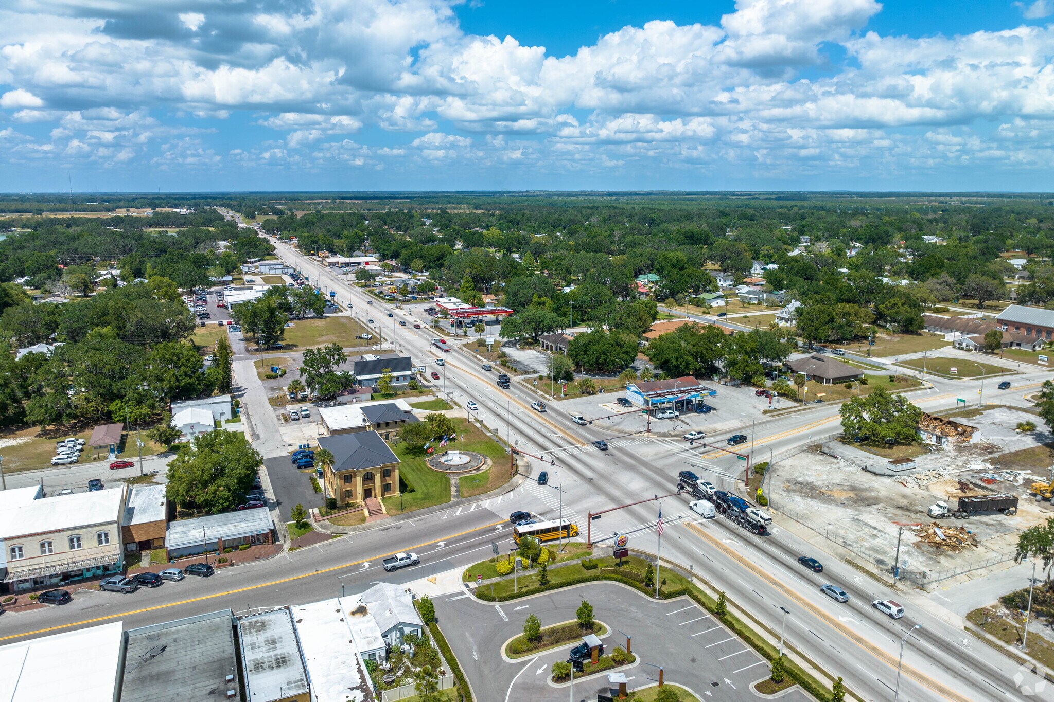 Fort Meade locals often take U.S. 17 to shopping areas in Bartow and Bowling Green.