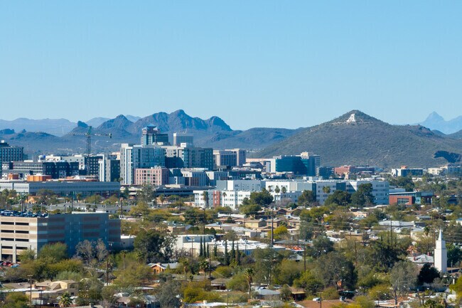 Downtown Tucson and UArizona are only a four mile drive from Samos.