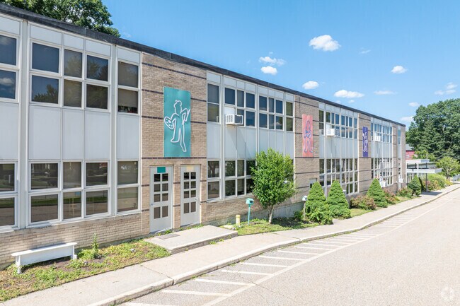 Locals love Wequonnoc Magnet Elementary School for it's convenient location and staff.