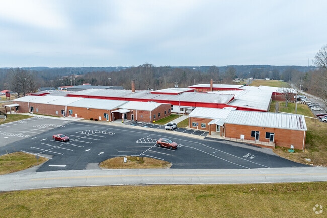 Red Boiling Springs School offers education to students in grades 6-12.