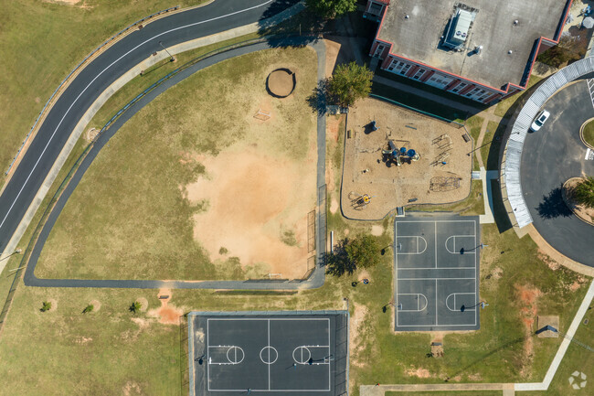 Paris Elementary School has many outdoor amenities for students to use.