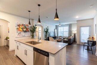 5815 S Southlands Pkwy, Aurora, CO 80016