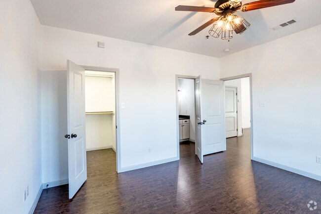 1BR, 1BT - 800SF