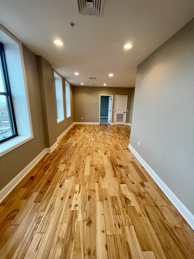 11 W Market St unit 802, Wilkes Barre, PA 18701 - photo 4