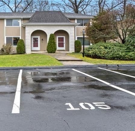 105 Woodside Dr, North Providence, RI 02904 - photo 2