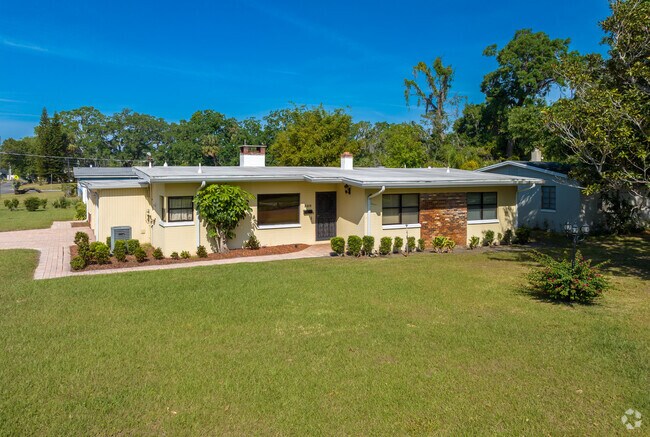 Housing is a mix of ranch-style and midcentury-modern homes.