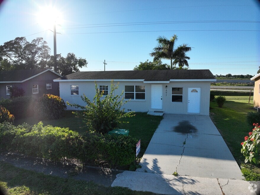 491 W Jordan Blvd, Pahokee, FL 33476 - photo 2