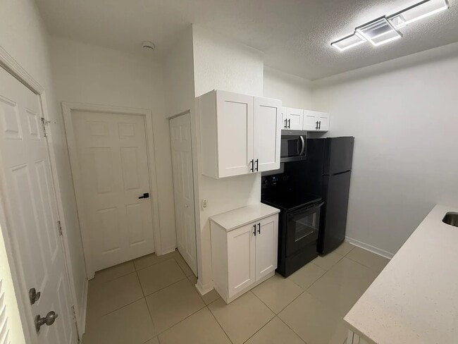 3460 4th Ave S unit 2, Saint Petersburg, FL 33711 - photo 2
