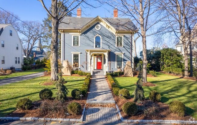 Cape Cod homes with uncovered parking fill Auburndale.