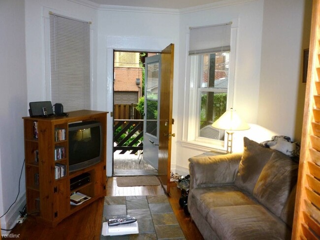 1129 W Oakdale Ave unit 1, Chicago, IL 60657 - photo 4