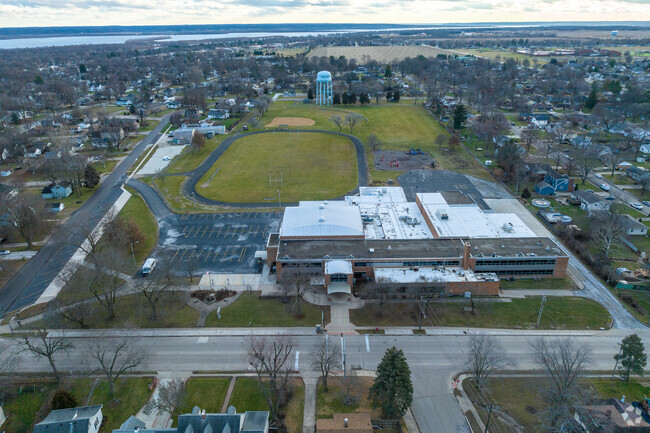 Chillicothe Junior High School is located conveniently in a residential area.