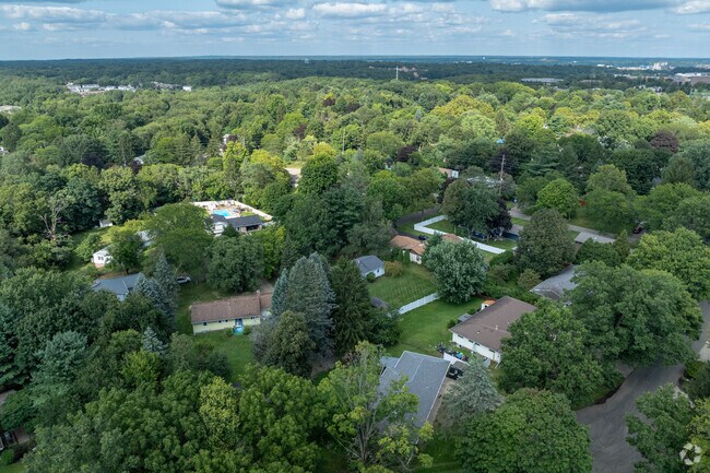 The homes of Arcadia feature large, well-manicured yards.