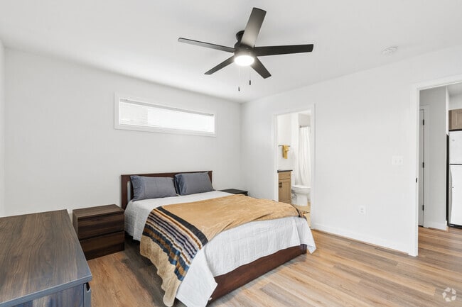 1BR, 1BA - 704SF - Bedroom