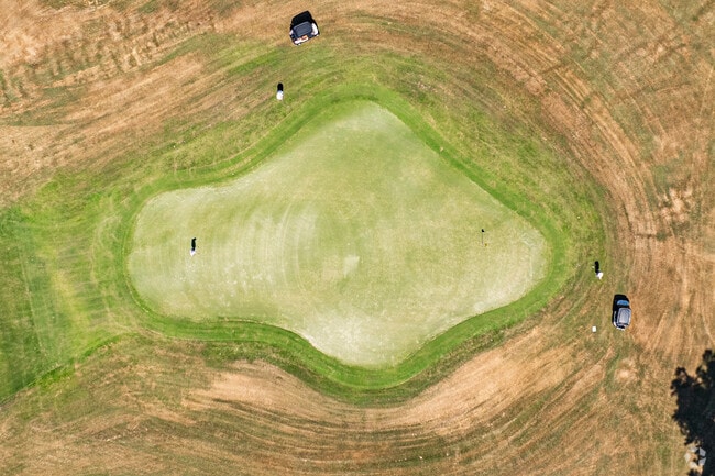 Jackson Country Club is situated just north of Stanworth.