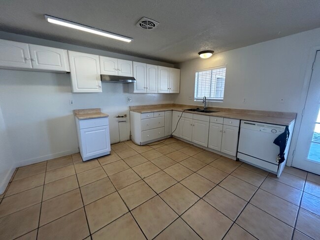 7132 W Devonshire Ave, Phoenix, AZ 85033 - photo 7