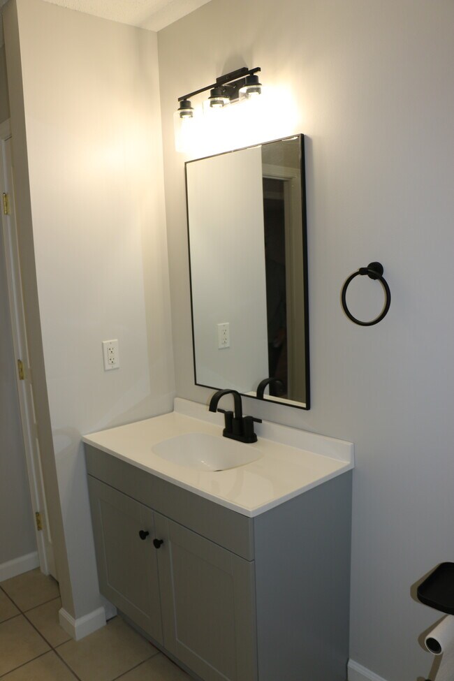 1243 Worcester St unit 1241, Springfield, MA 01151 - photo 6