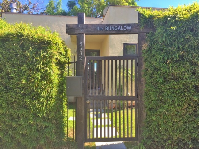 8532 N W Knoll Dr, West Hollywood, CA 90069 - photo 3