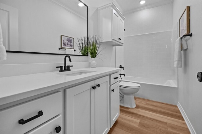 21-Bathroom 4.jpg