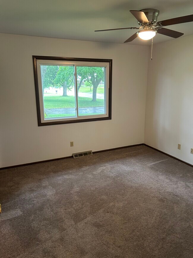 403 Simonson St unit 403, Cambridge, WI 53523 - photo 4