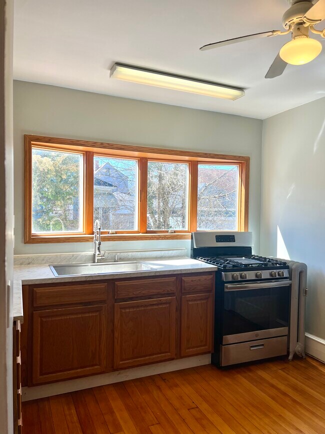 173 Bluff Ave unit First Floor, Cranston, RI 02905 - photo 6