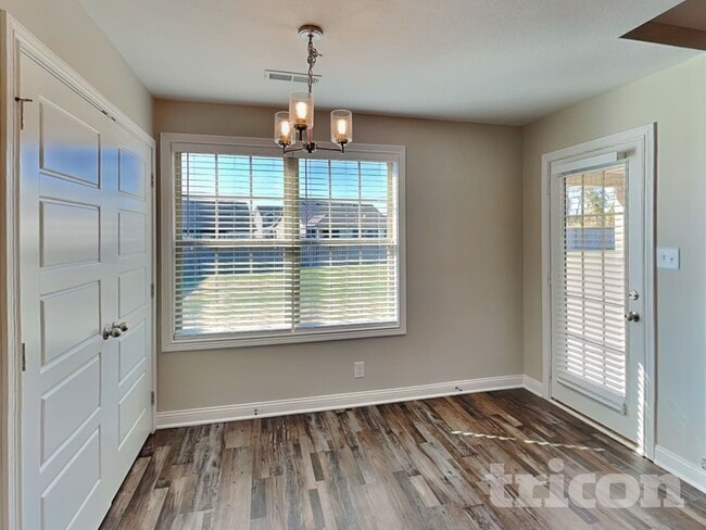 1085 Dublin Dr, Clarksville, TN 37042 - photo 4