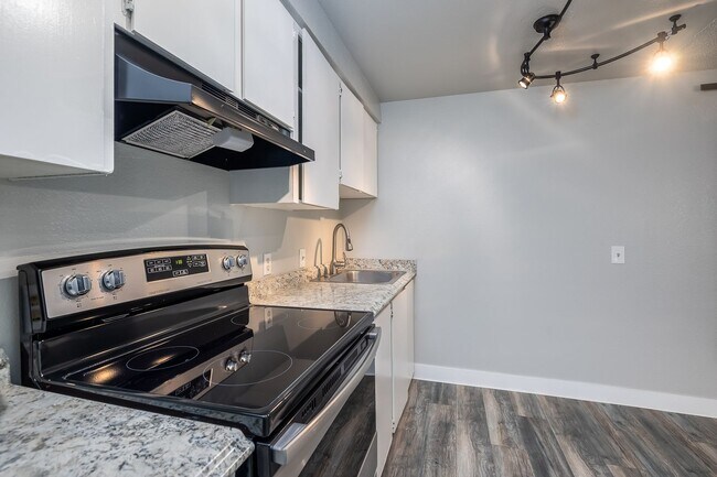 Victory Manor: Leasing Specials! Renovated Units in Pasco!, Pasco, WA 99301 - photo 6