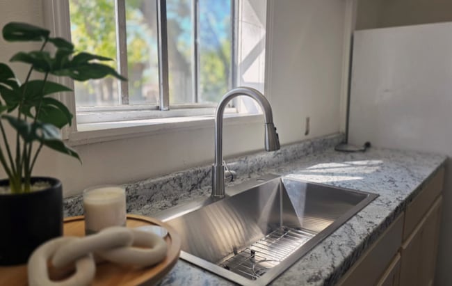 104 W 22nd St, San Angelo, TX 76903 - photo 2