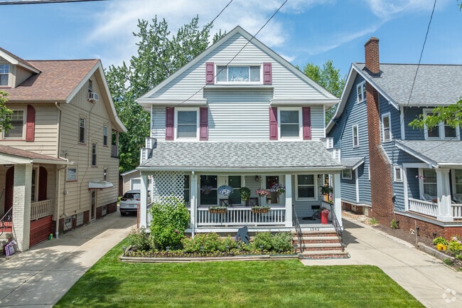 Lakewood homes often have front yard flower beds and charmingly adorned porches.
