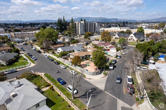 A view of the Panorama City, CA neighborhood's NE corner.