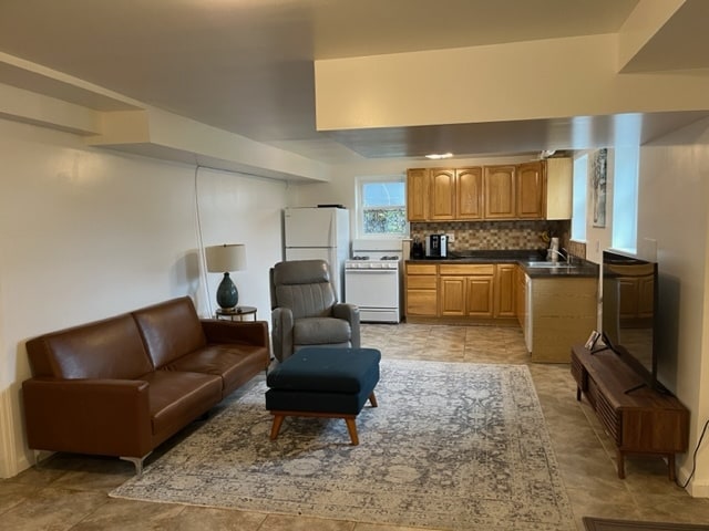 8 Blackford Ave unit 1, Yonkers, NY 10704 - photo 1