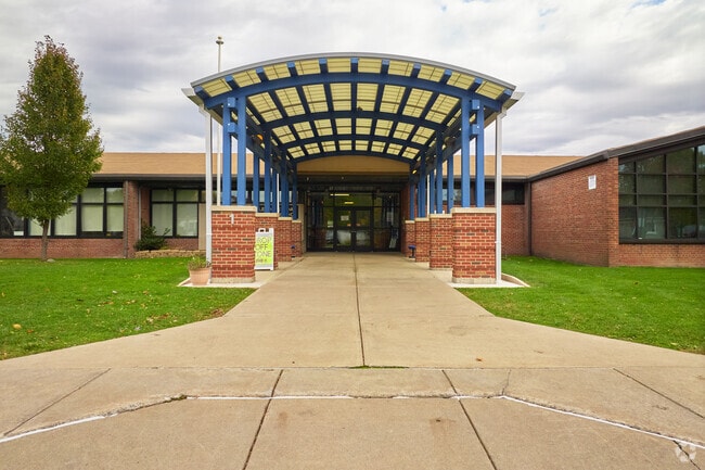 The student:teacher ratio of 11:1 is equal to the New York state level of 11:1.