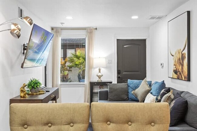 2620 Arbor St unit FL1-ID1257746P, Houston, TX 77004 - photo 2