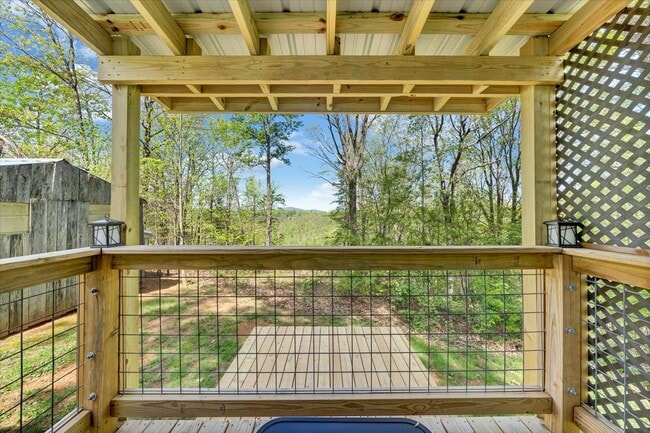 1004 Rock Castle Ln SE, Floyd, VA 24091 - photo 6